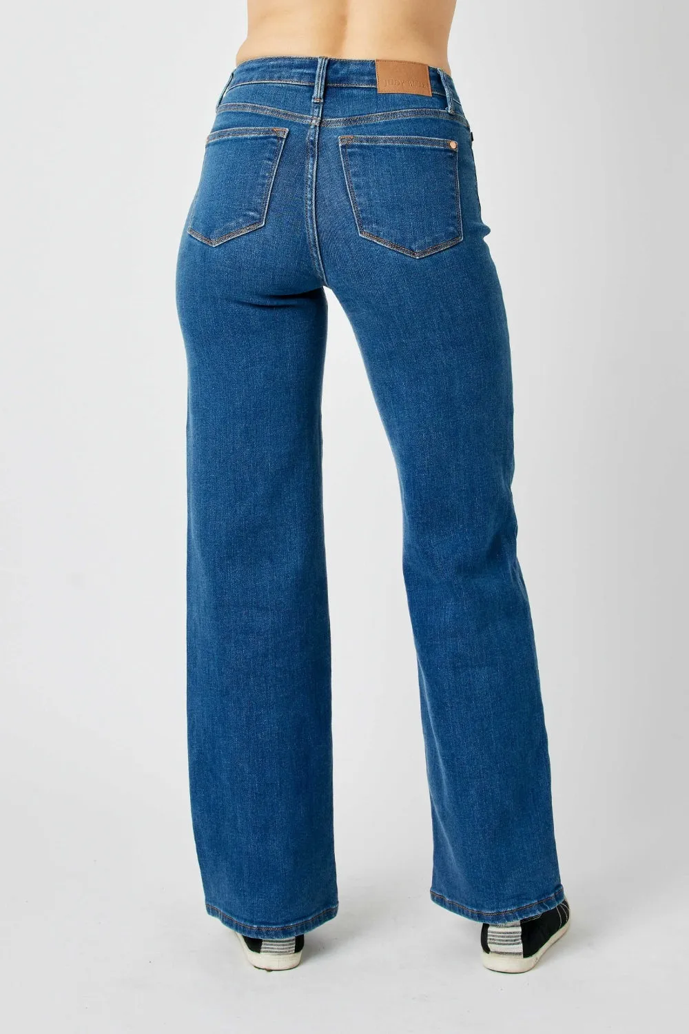 Judy Blue High Rise Straight Jeans in Medium Wash Blue