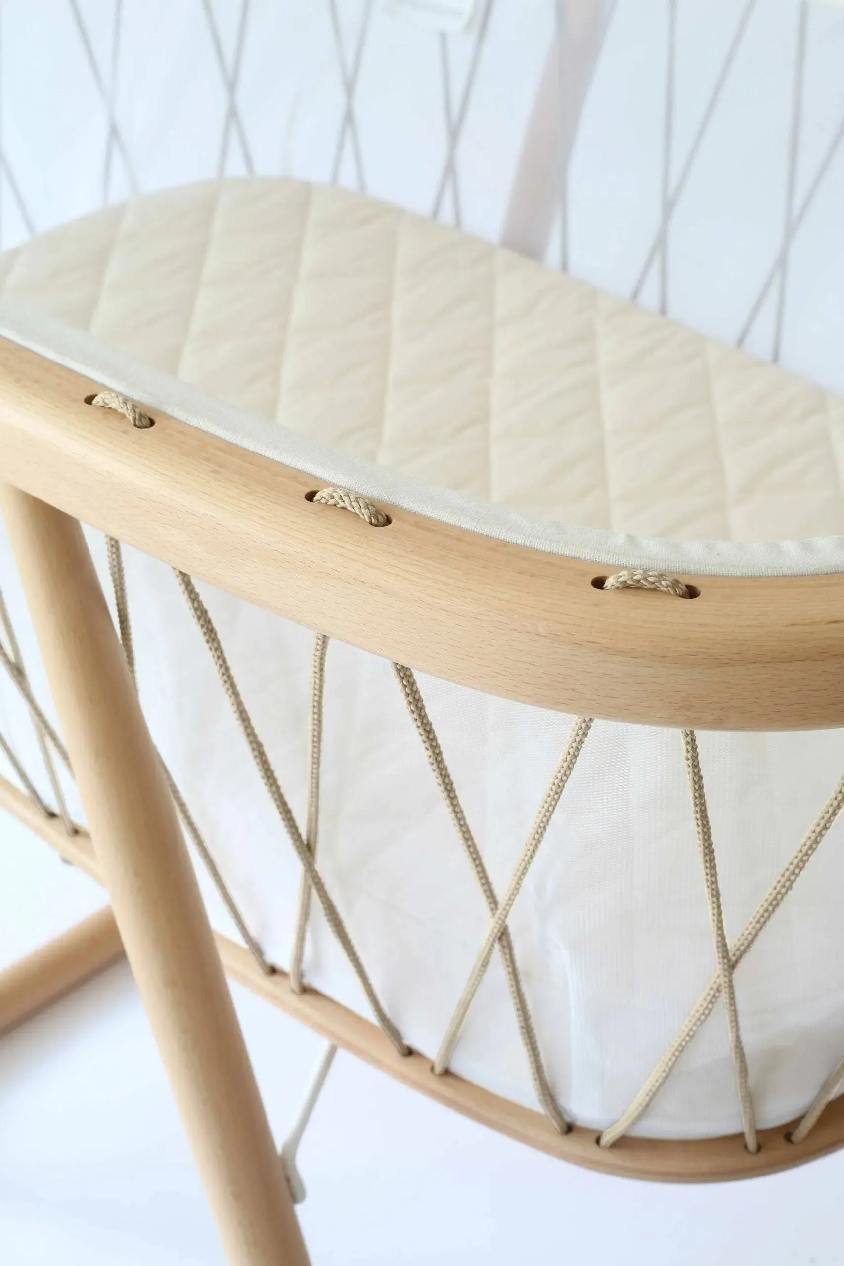 Kumi Mesh Cocoon Bassinet/Crib With Mattress - Desert