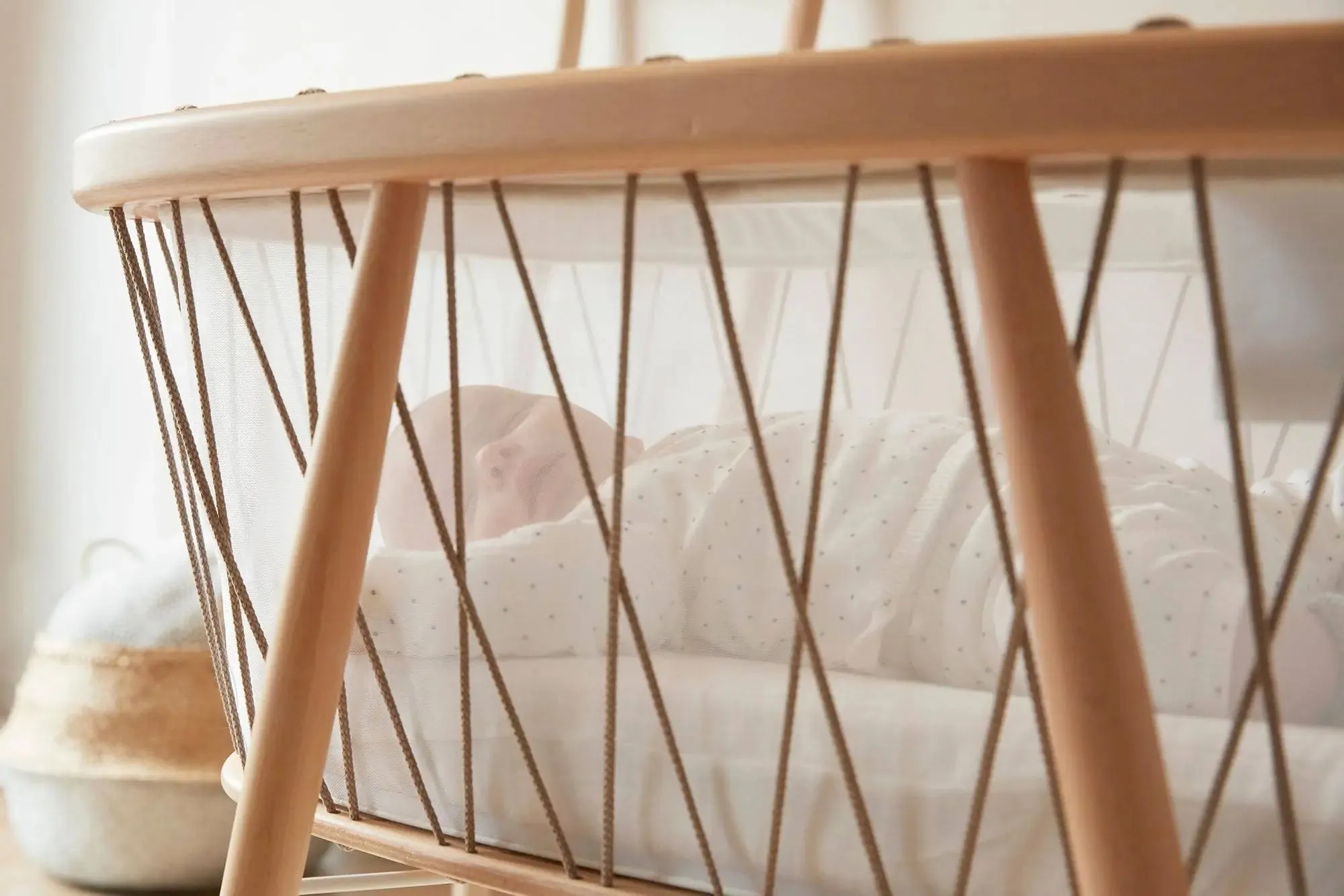 Kumi Mesh Cocoon Bassinet/Crib  With Mattress - Hazelnut