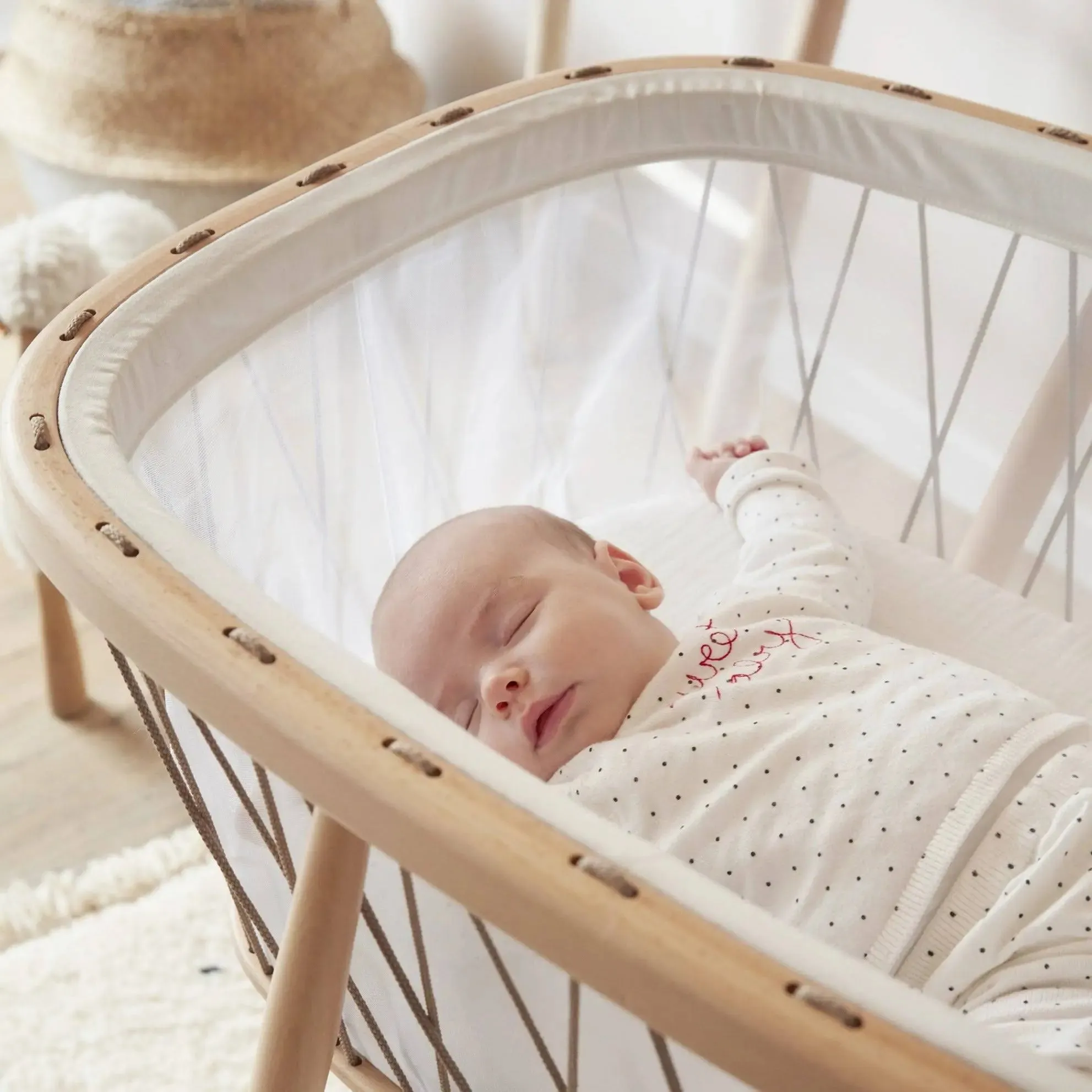 Kumi Mesh Cocoon Bassinet/Crib  With Mattress - Hazelnut