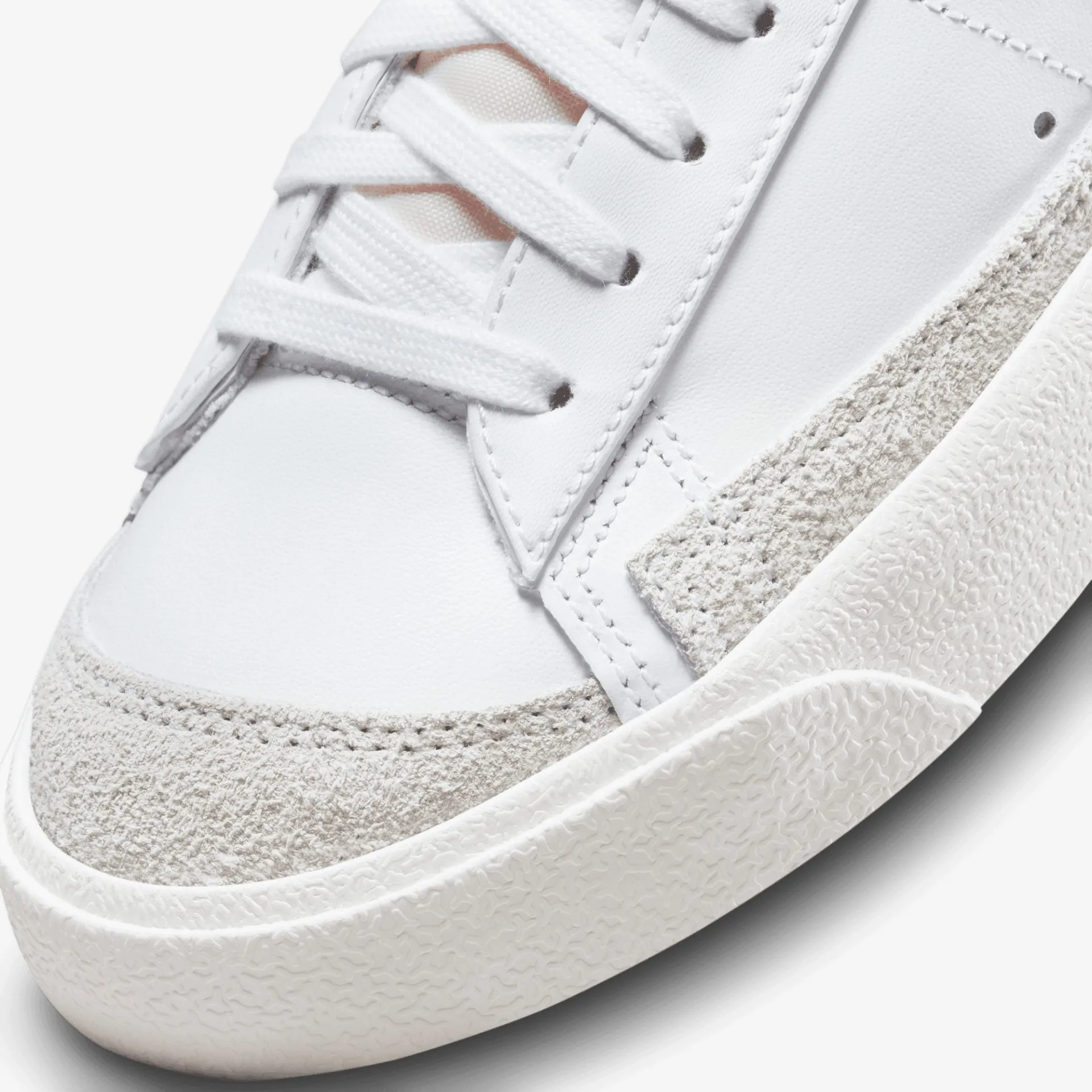 Nike | WMN'S BLAZER LOW 77 { WHITE/GREEN