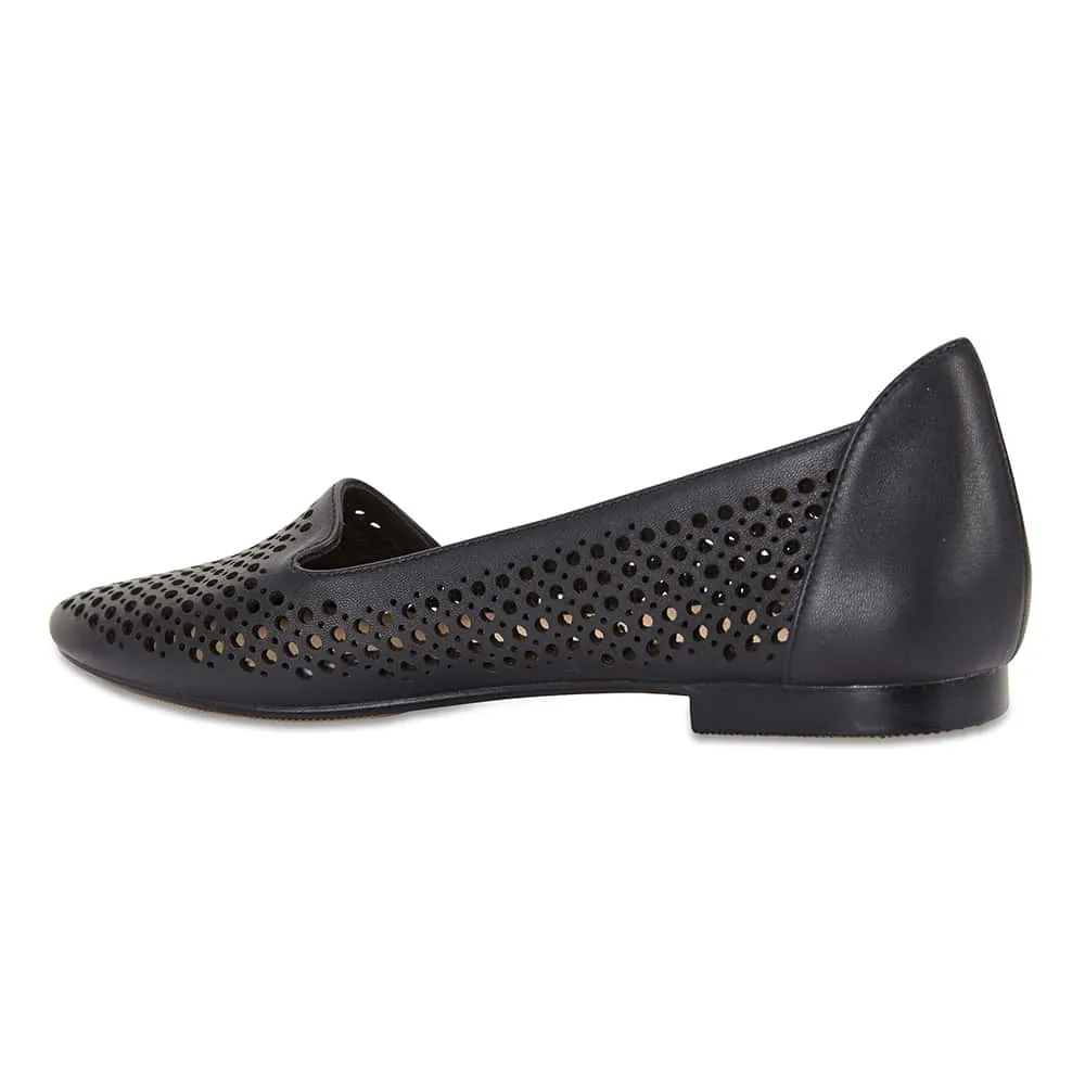 Sloane Flat in Black Leather