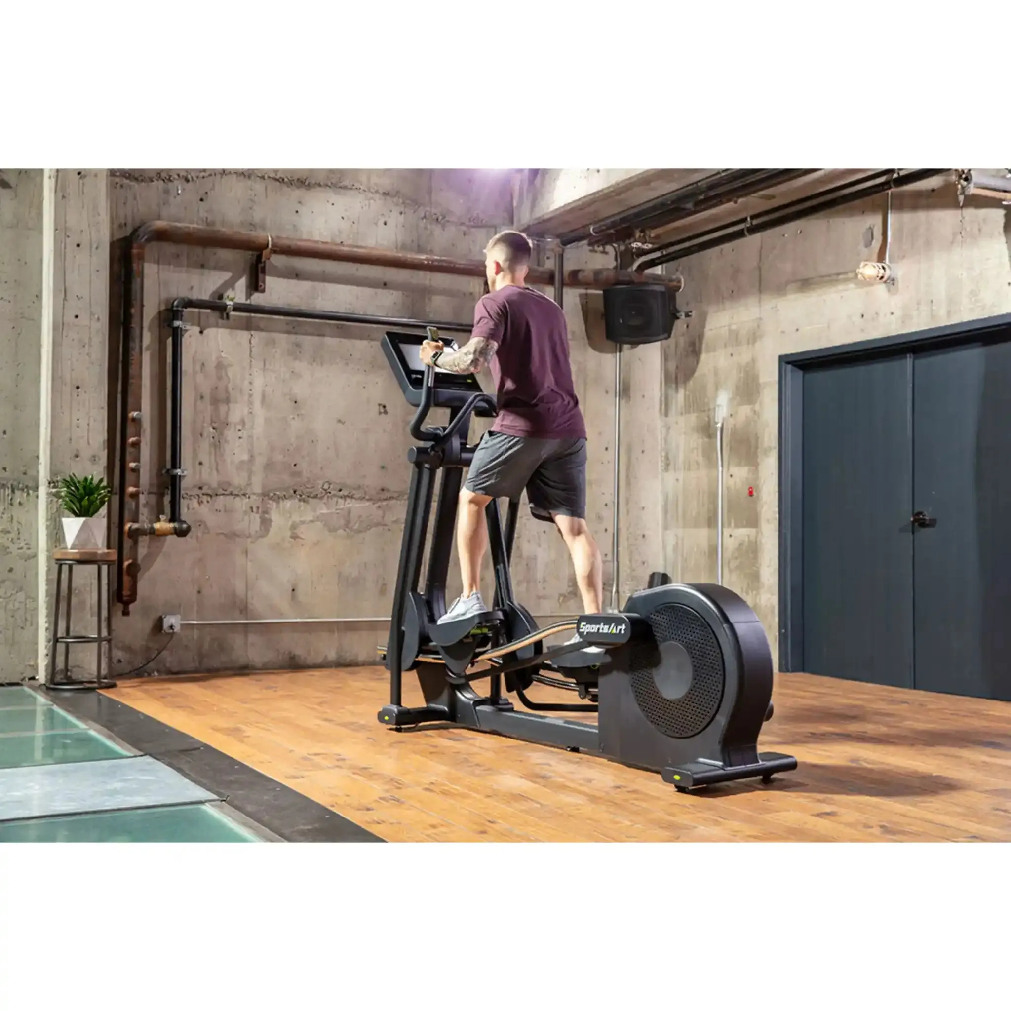 SportsArt E874 Elite Senza Elliptical | 13 in