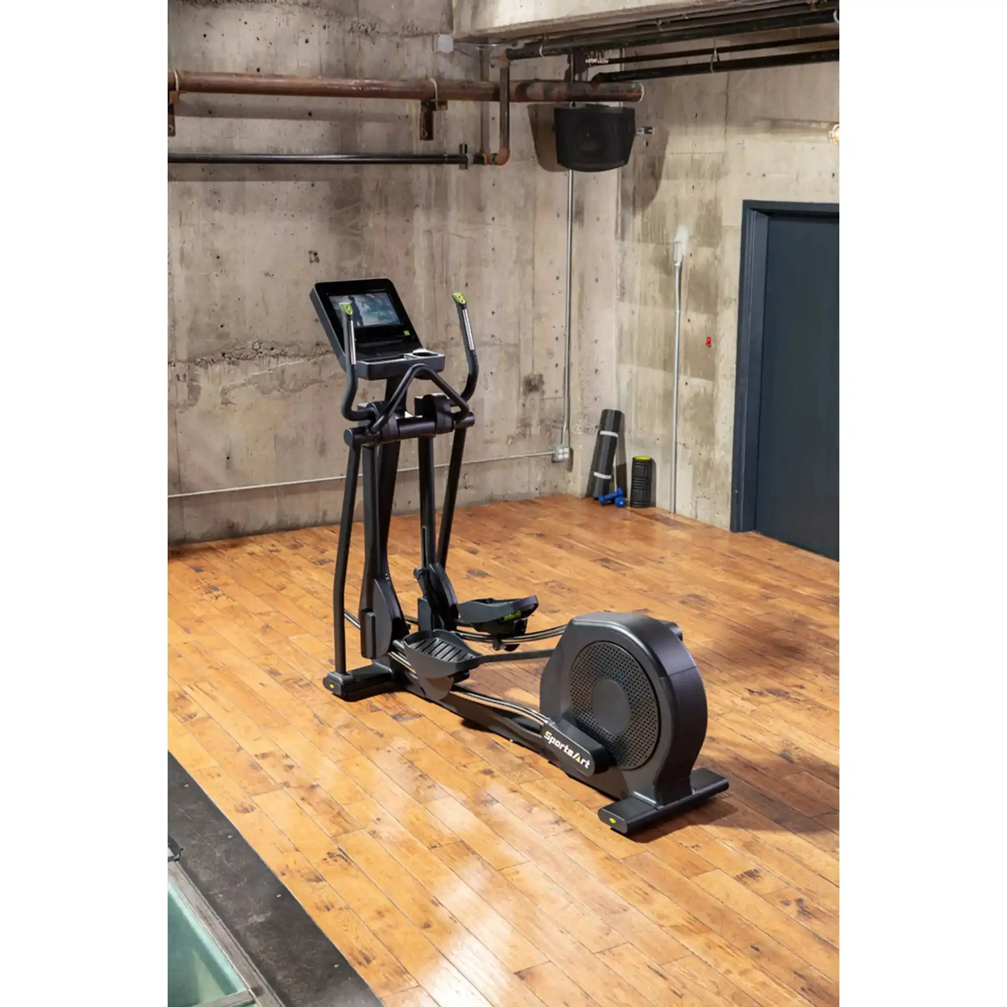 SportsArt E874 Elite Senza Elliptical | 13 in